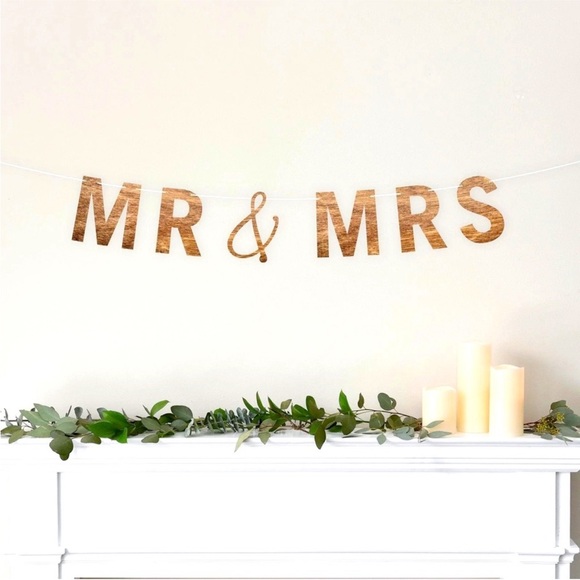 Style Me Pretty Mr & Mrs Wooden Banner - Picture 1 of 8